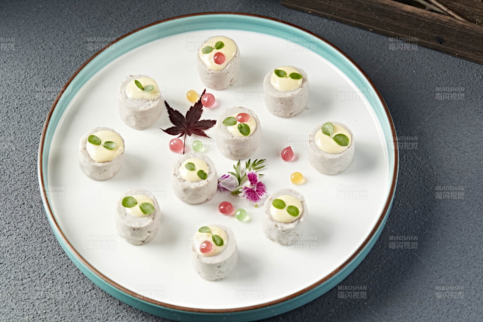 炼乳配蒸芋头泥糕图片