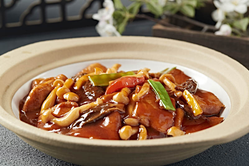 砂锅红焖浓汁海鲜菇油炸日式豆腐图片