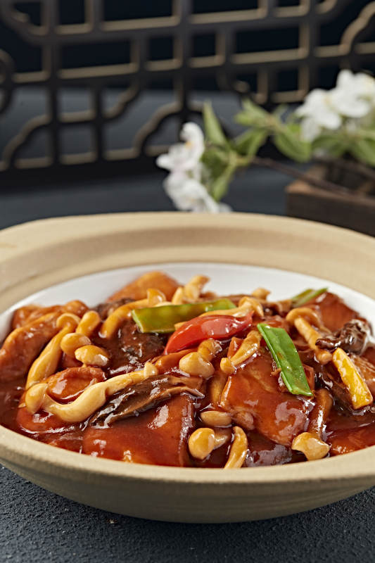 砂锅红焖浓汁海鲜菇油炸日式豆腐图片