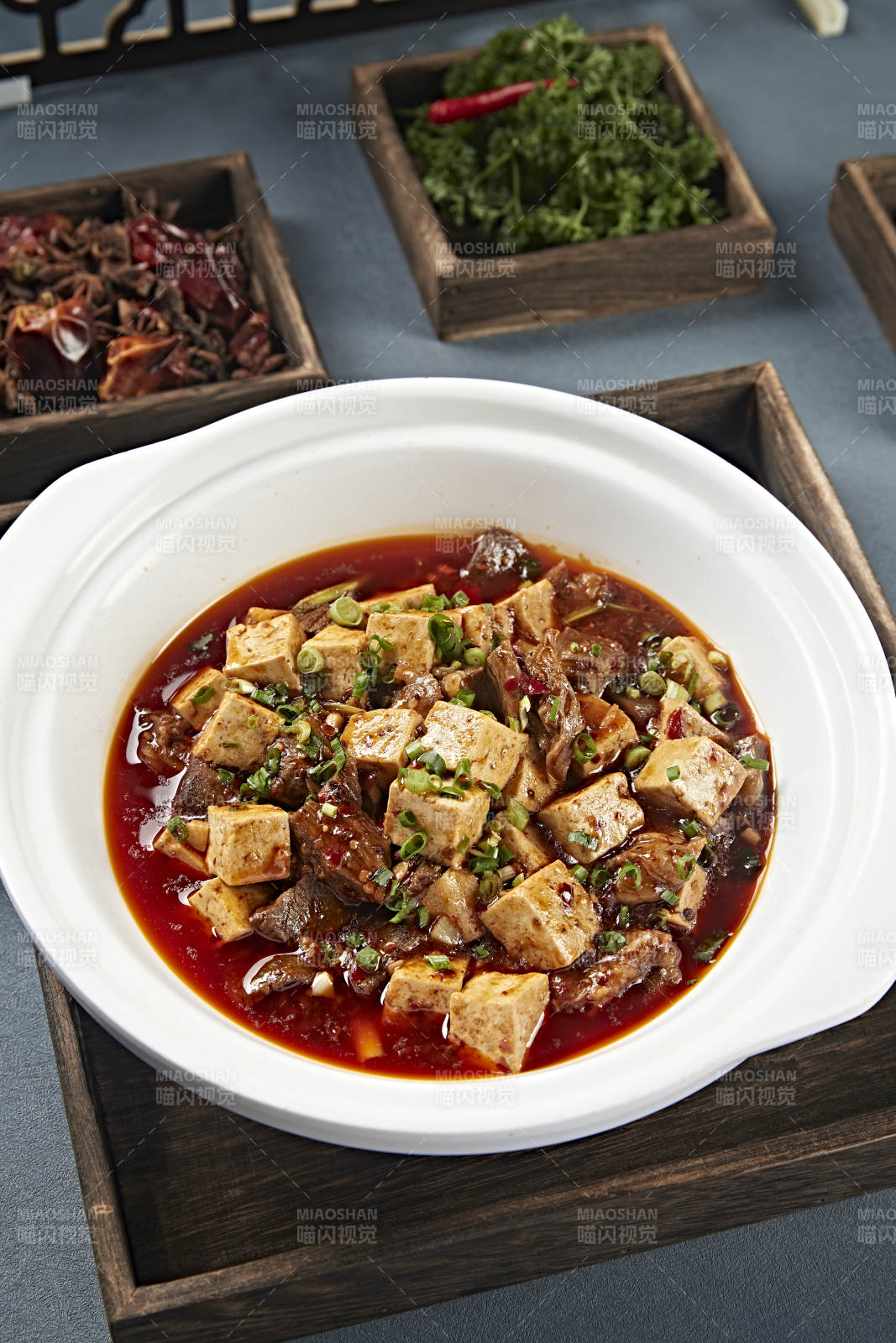 砂锅红油牛腩烧豆腐图片