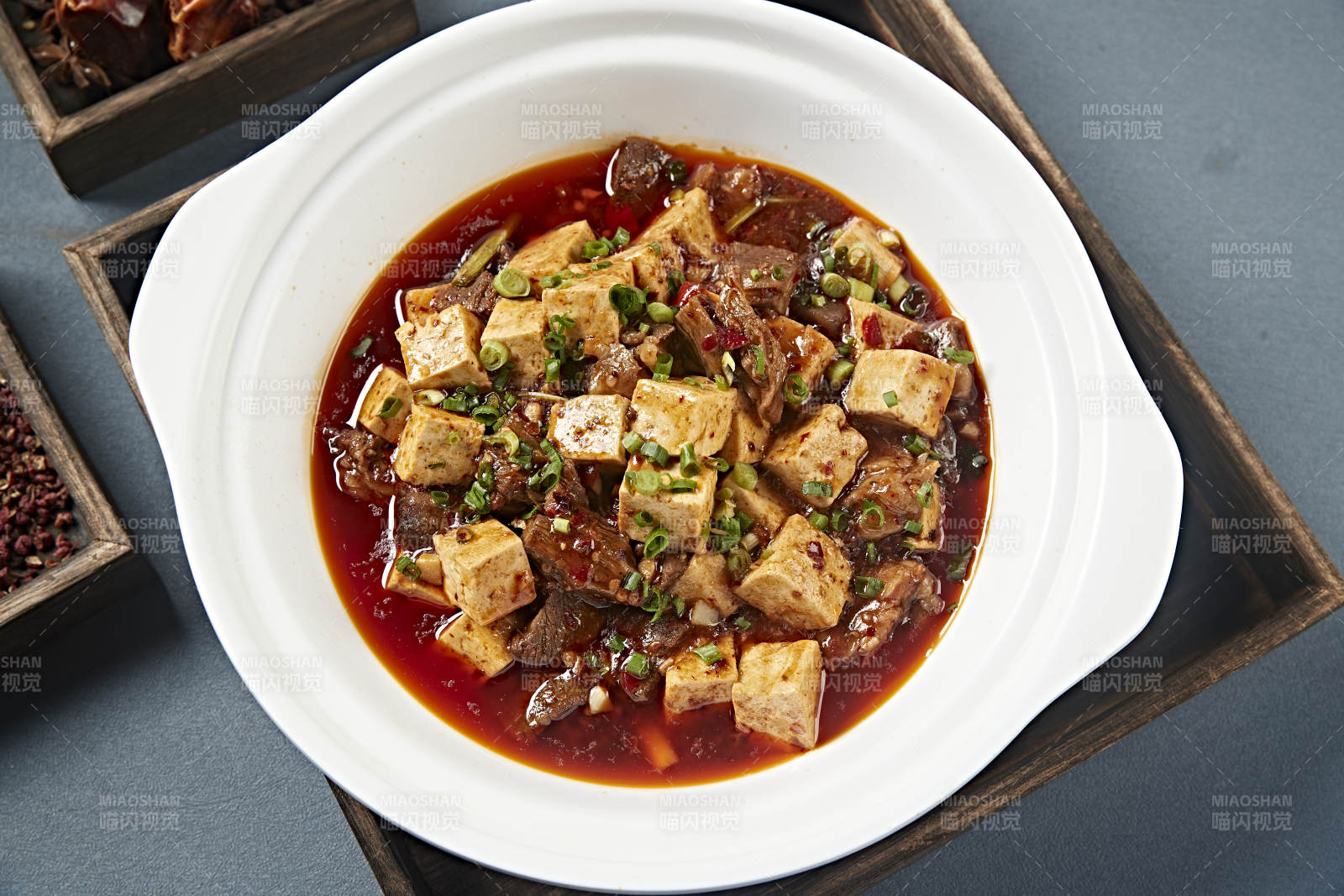 砂锅红油牛腩烧豆腐图片