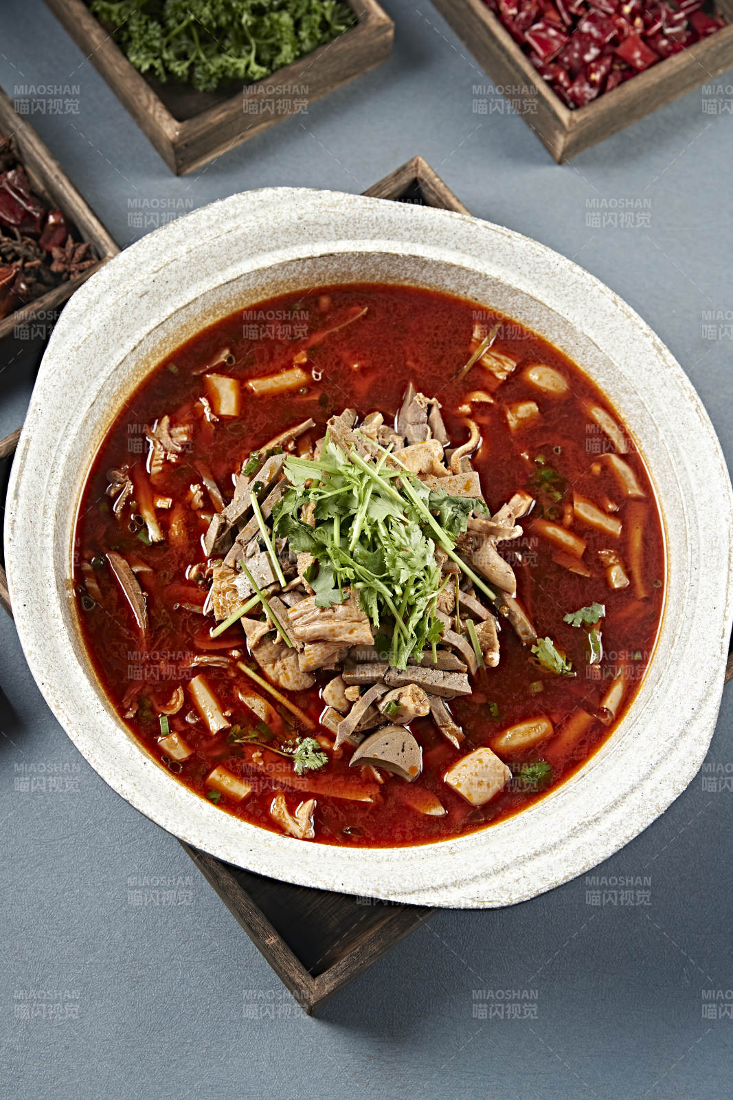 石锅红油香辣羊杂汤图片