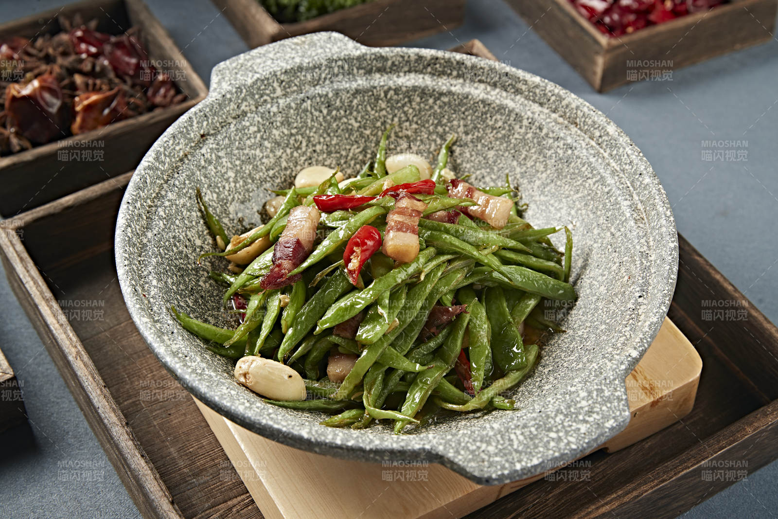 石锅蒜香蒜子五花肉烧豆角丝图片