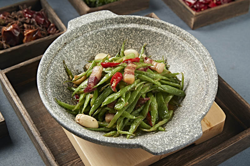 石锅蒜香蒜子五花肉烧豆角丝图片