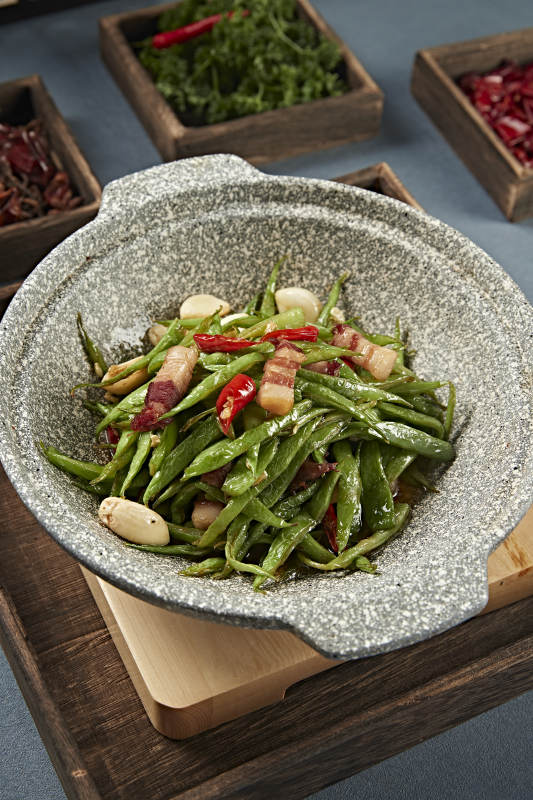 石锅蒜香蒜子五花肉烧豆角丝图片