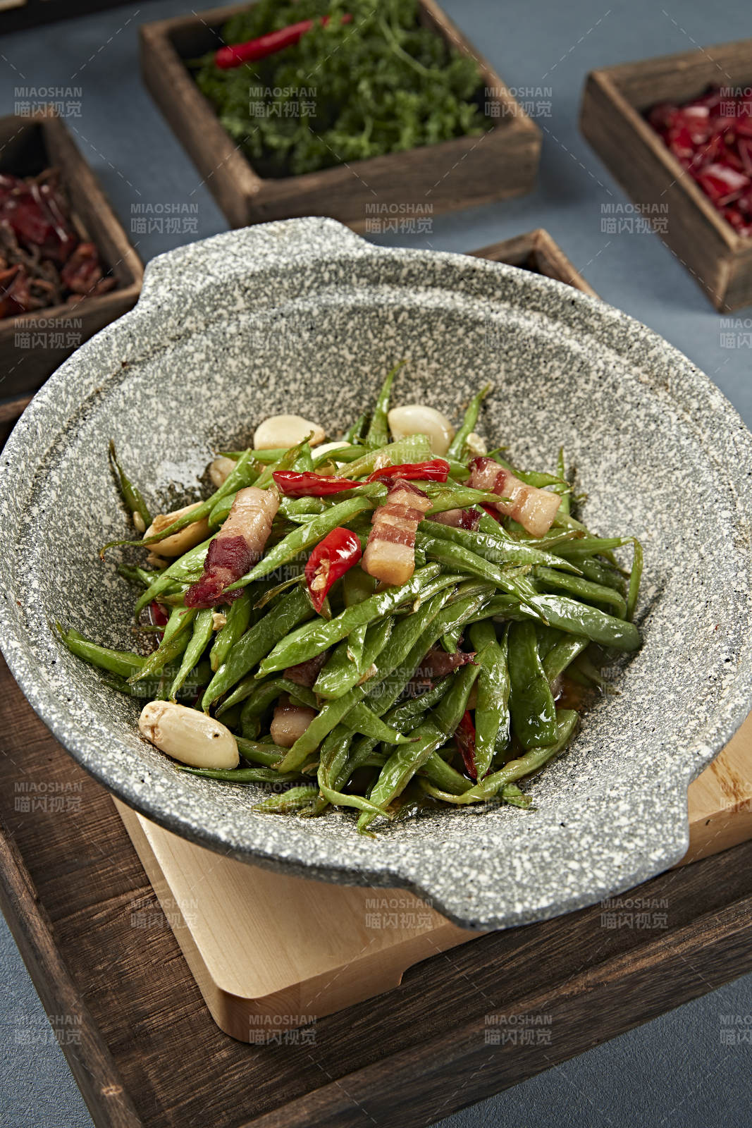 石锅蒜香蒜子五花肉烧豆角丝图片