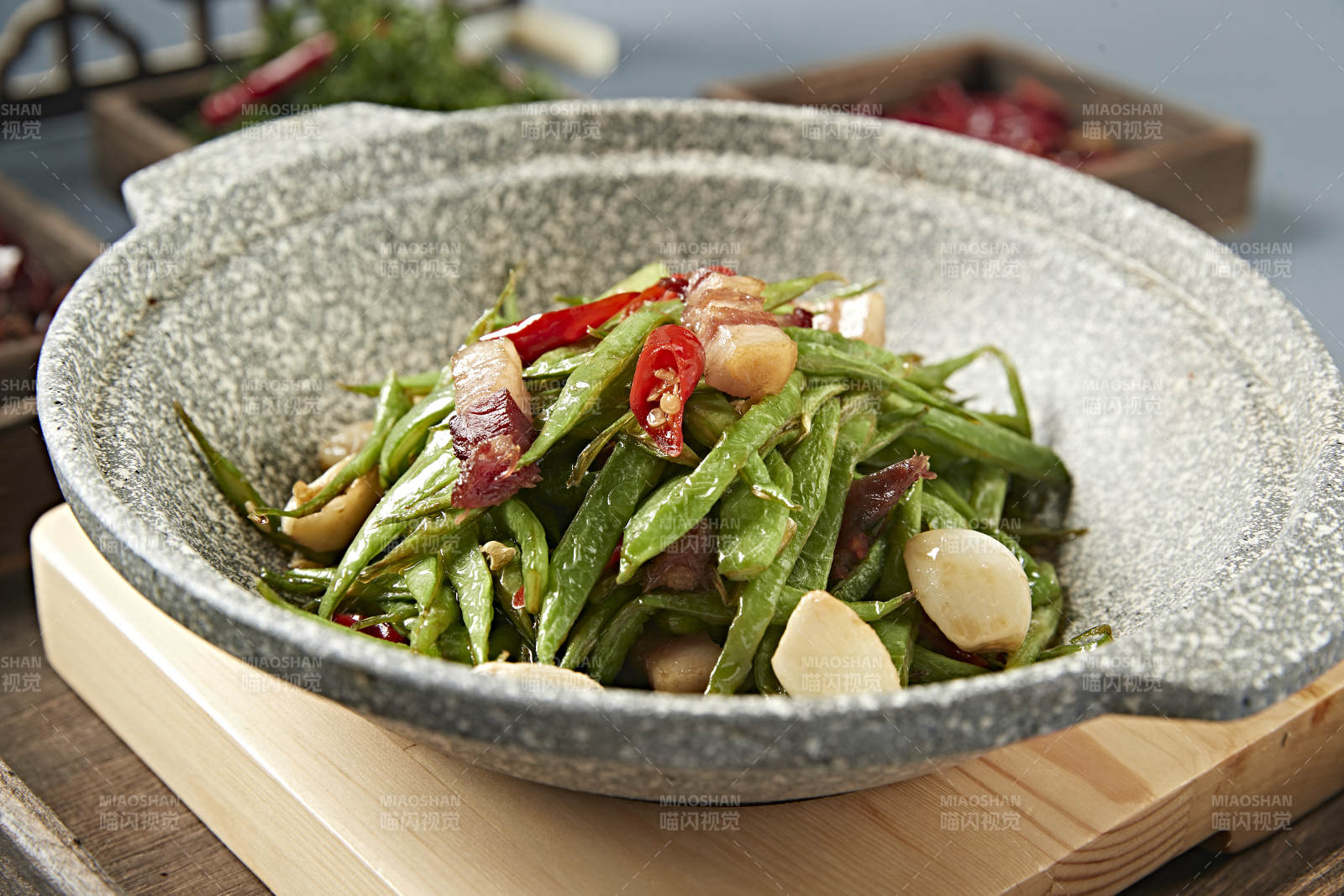 石锅蒜香蒜子五花肉烧豆角丝图片