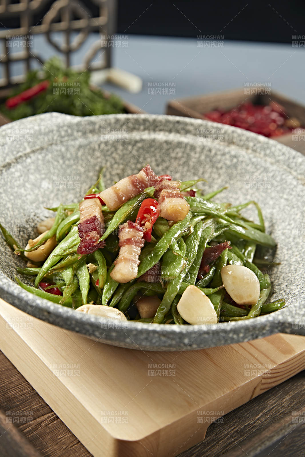 石锅蒜香蒜子五花肉烧豆角丝图片