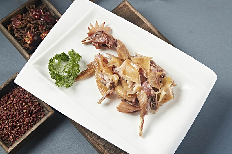 半只手撕卤味烧鸡图片