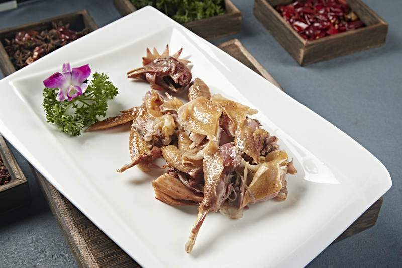 半只手撕卤味烧鸡图片