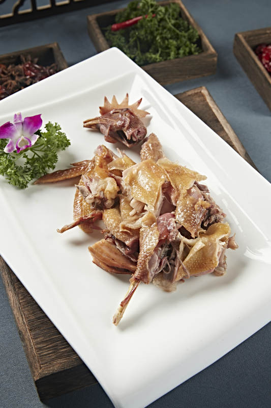 半只手撕卤味烧鸡图片