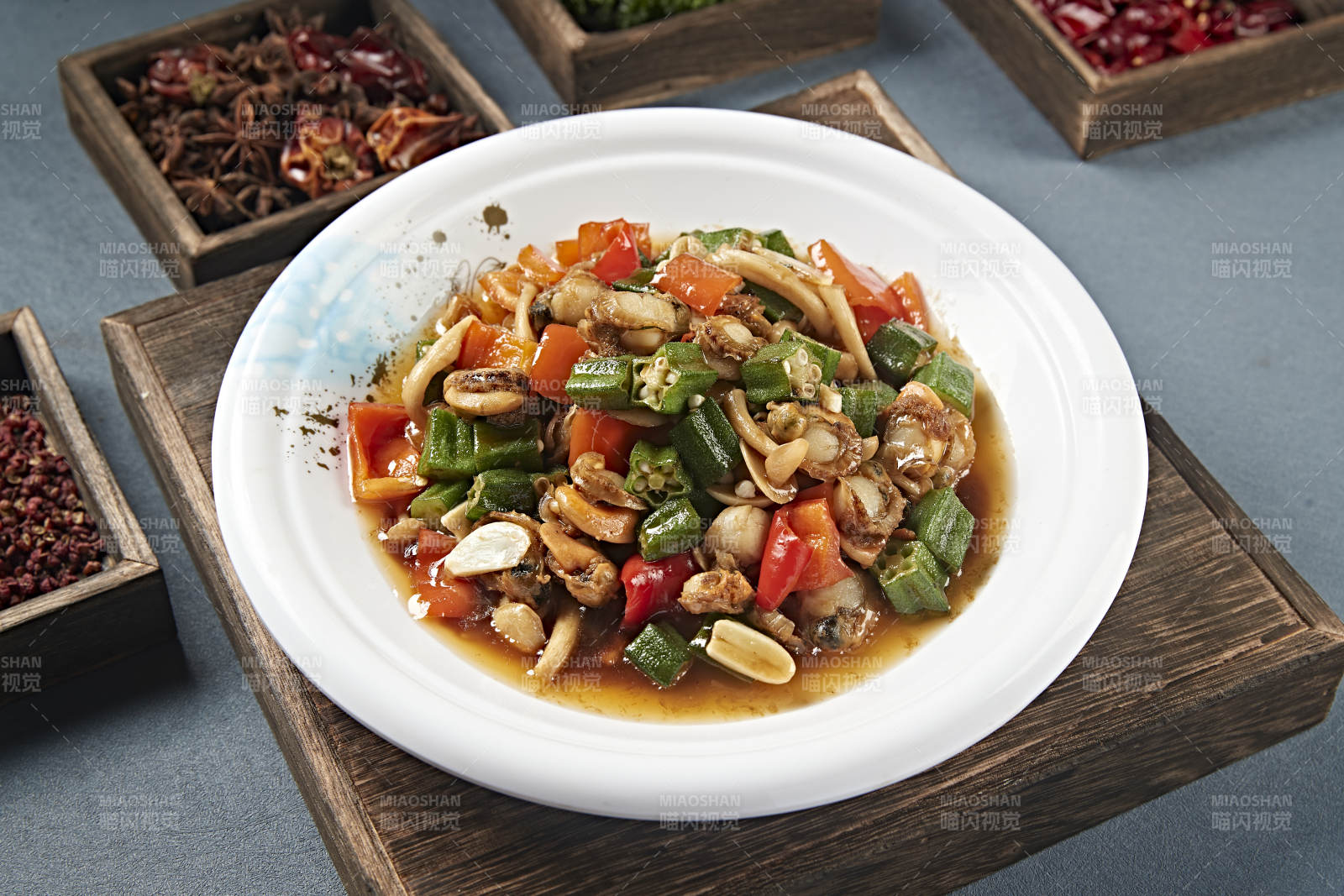 彩椒秋葵海鲜菇烧扇贝肉图片