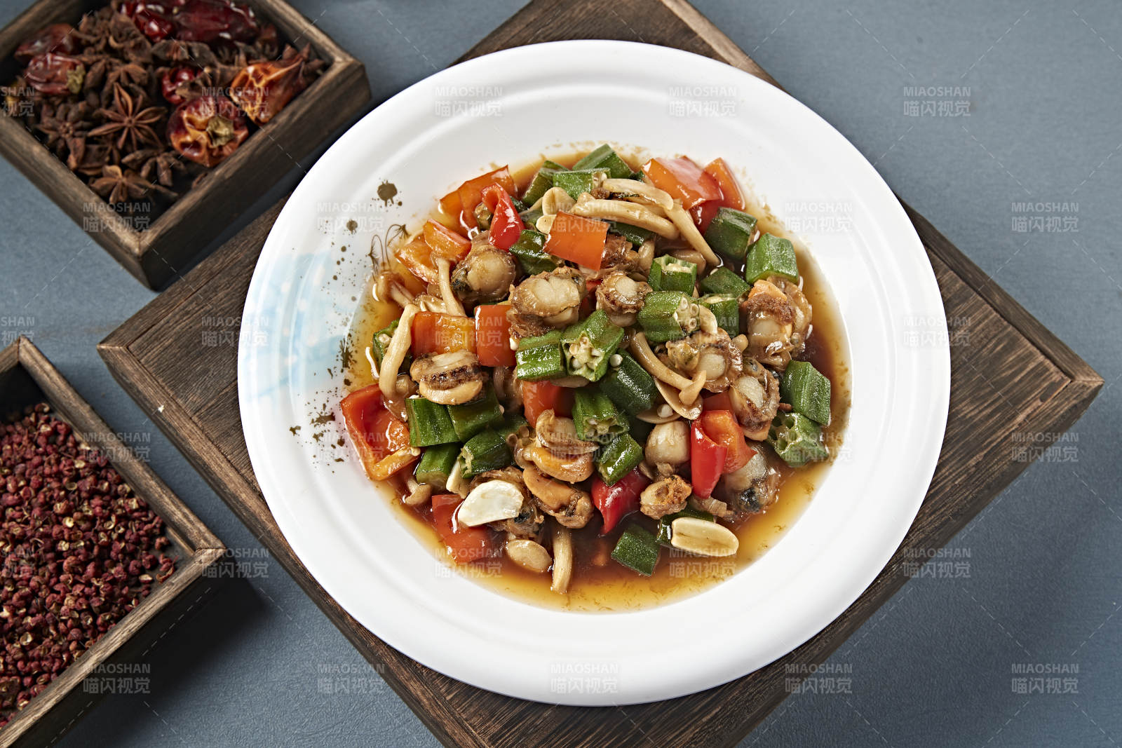 彩椒秋葵海鲜菇烧扇贝肉图片