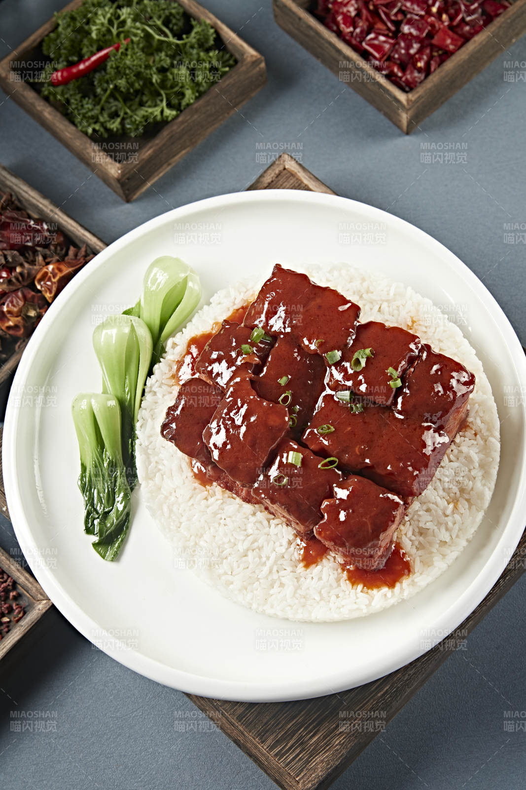 红烧五花肉配大白米饭图片