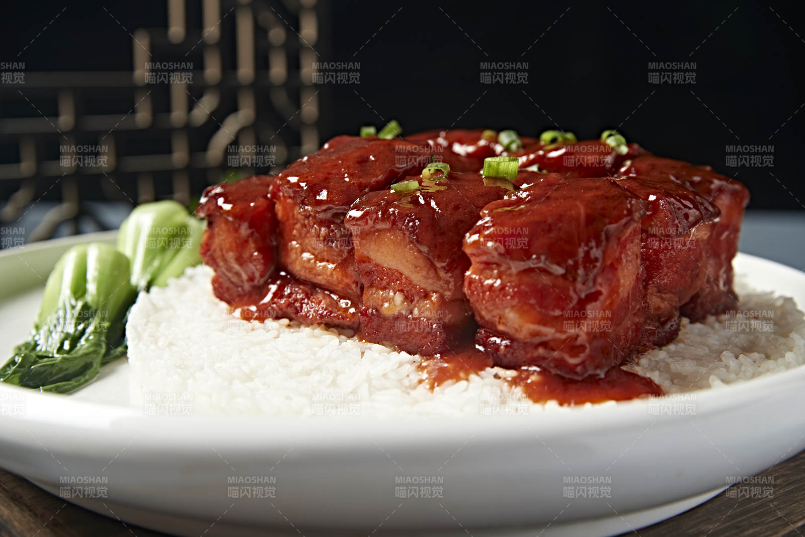 红烧五花肉配大白米饭图片