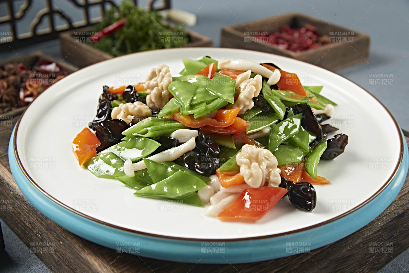 合炒荷兰豆彩椒木耳海鲜菇烩桃仁图片