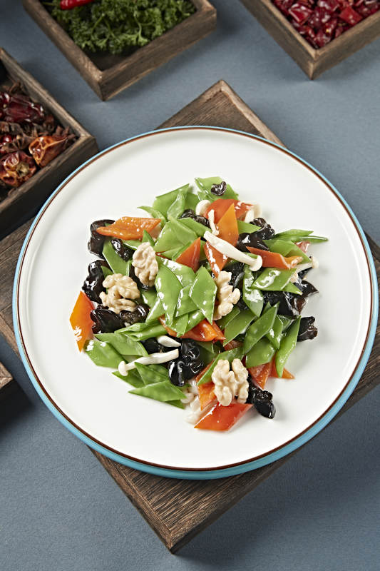 合炒荷兰豆彩椒木耳海鲜菇烩桃仁图片