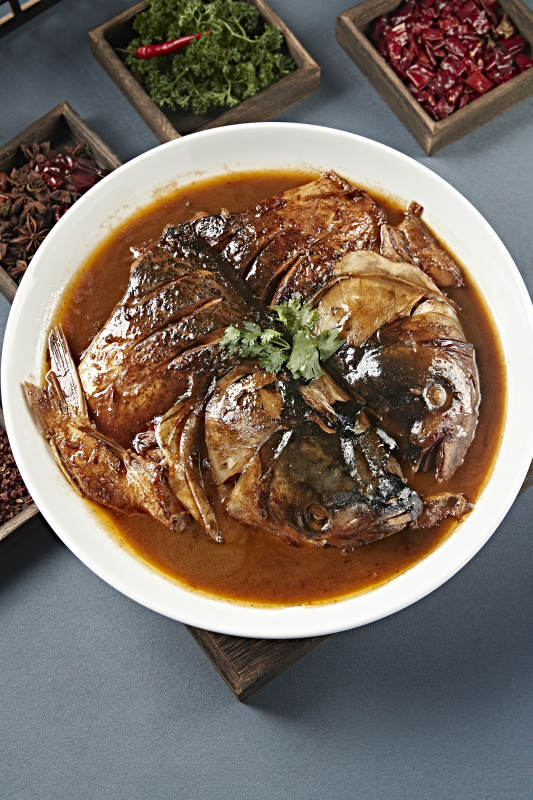 京味酱炖野生胖鱼头图片