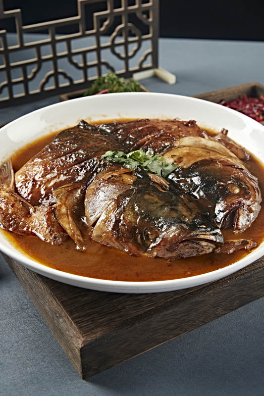 京味酱炖野生胖鱼头图片