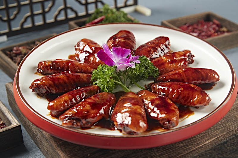美味酱烧鸡翅中图片