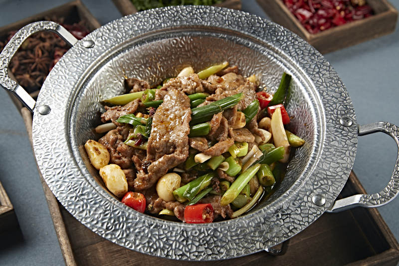 香锅蒜子蒜薹米椒烩黄牛肉图片