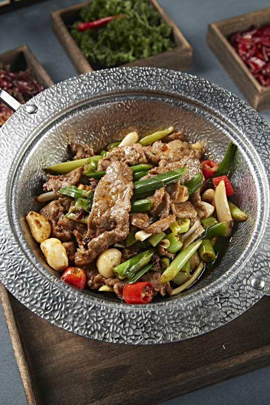香锅蒜子蒜薹米椒烩黄牛肉图片