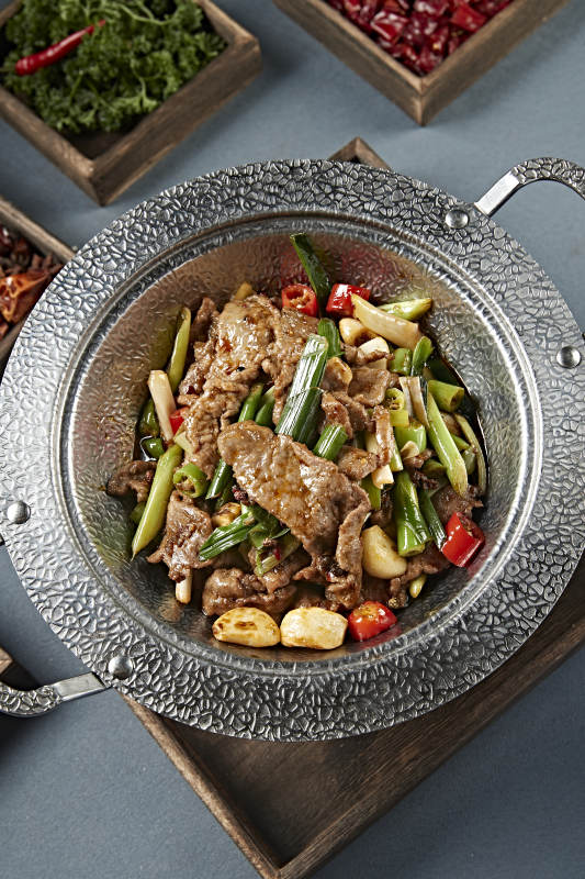 香锅蒜子蒜薹米椒烩黄牛肉图片