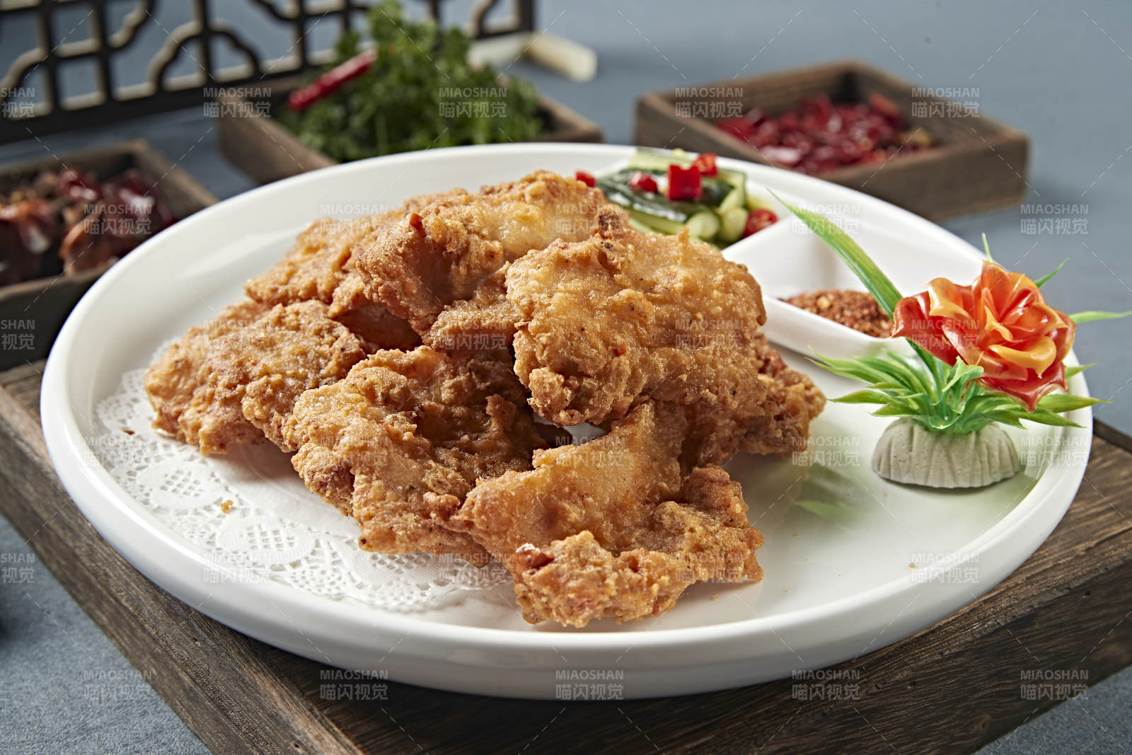 裹粉油炸猪五花肉酥肉图片