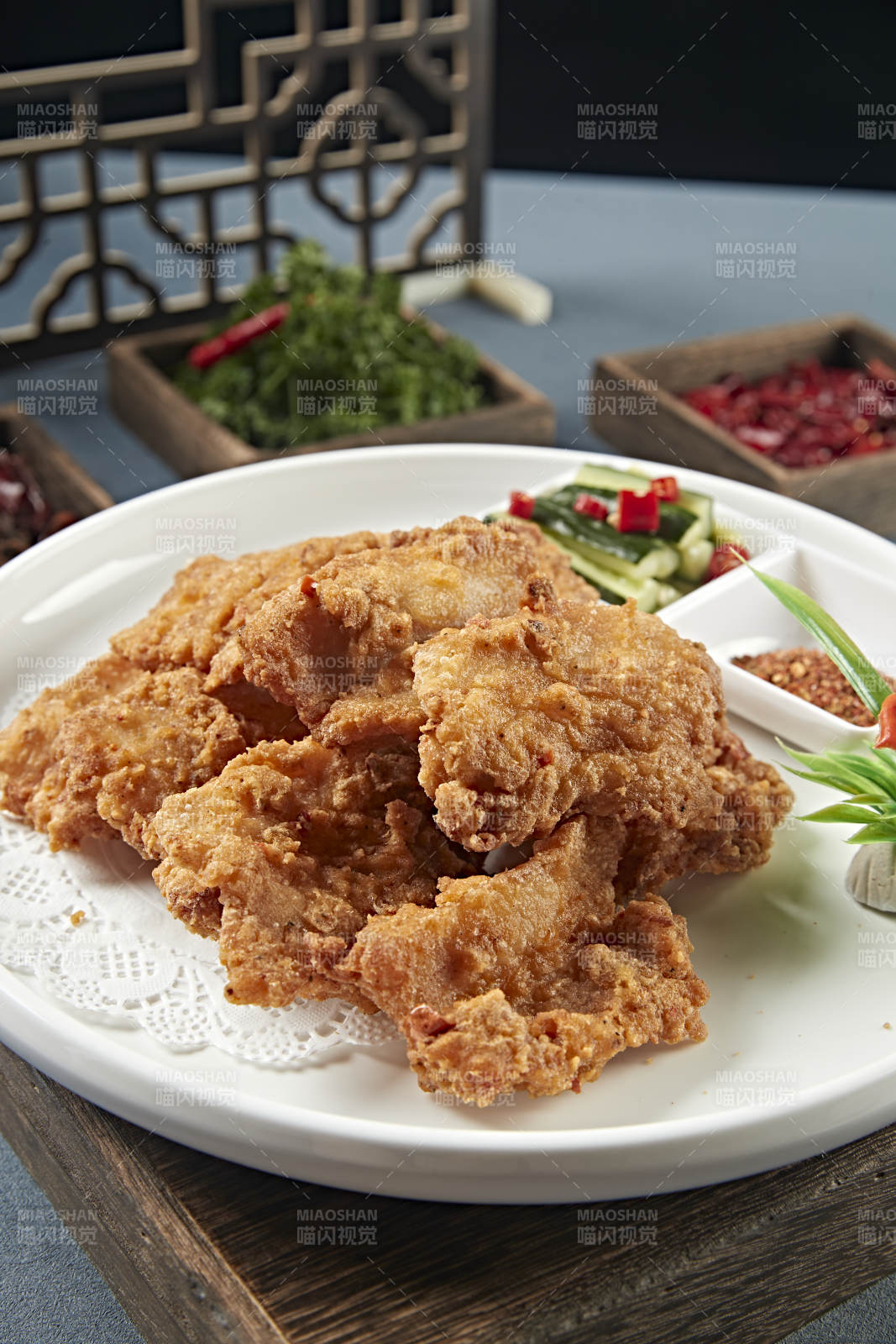 裹粉油炸猪五花肉酥肉图片