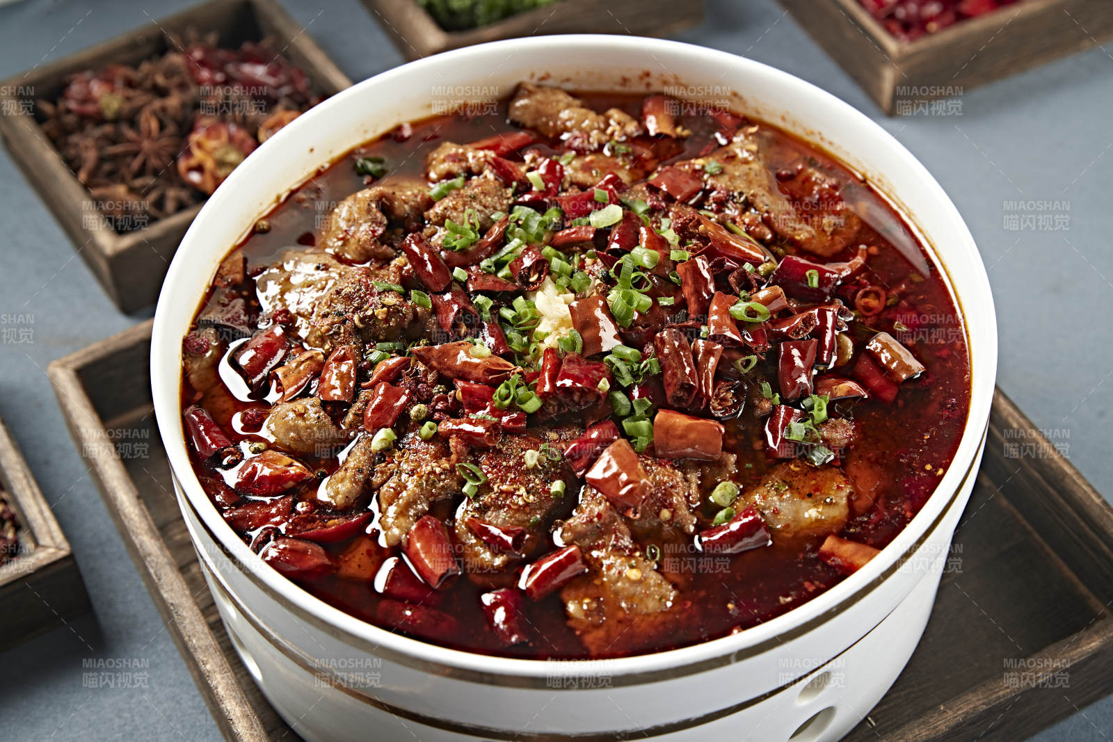 川香红油香辣水煮牛肉图片