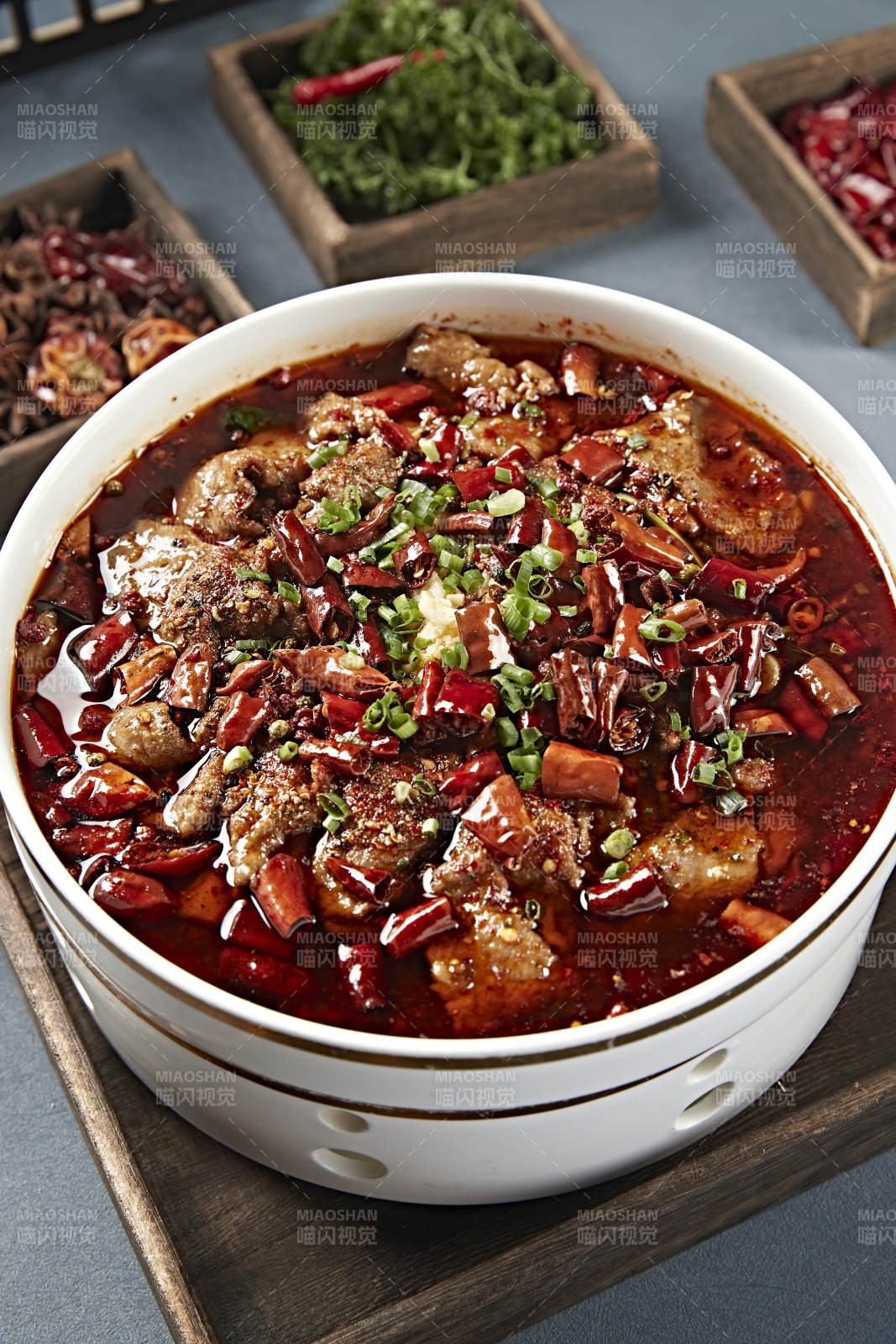 川香红油香辣水煮牛肉图片