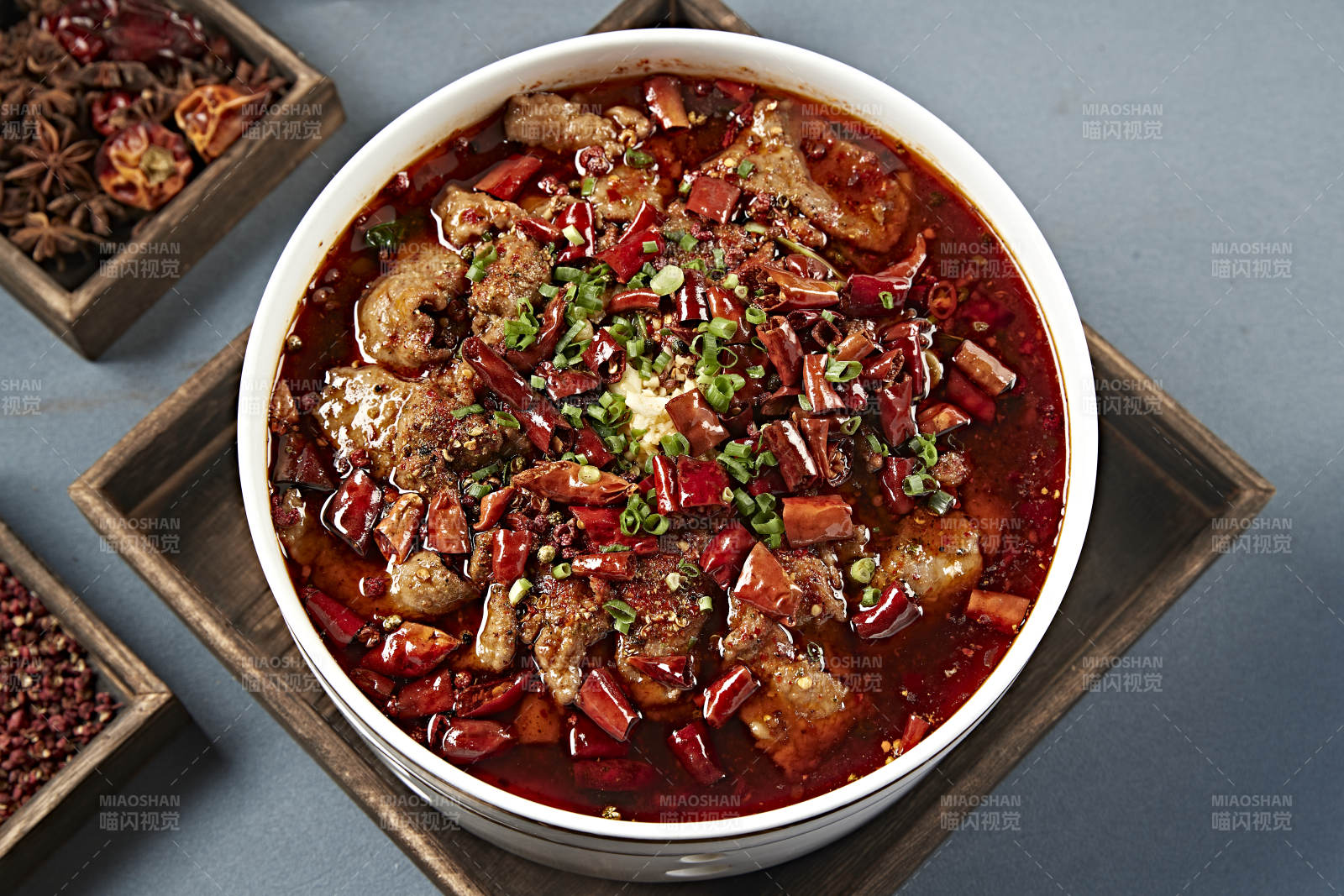 川香红油香辣水煮牛肉图片
