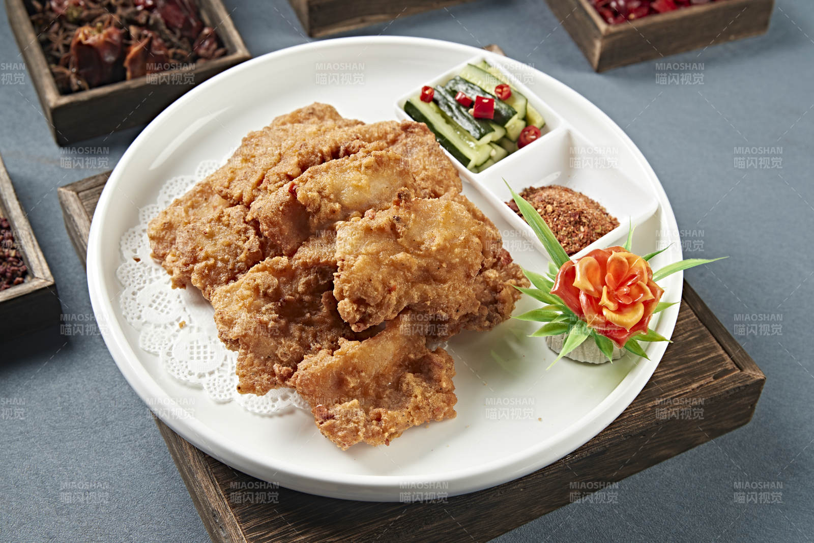 裹粉油炸猪五花肉酥肉图片