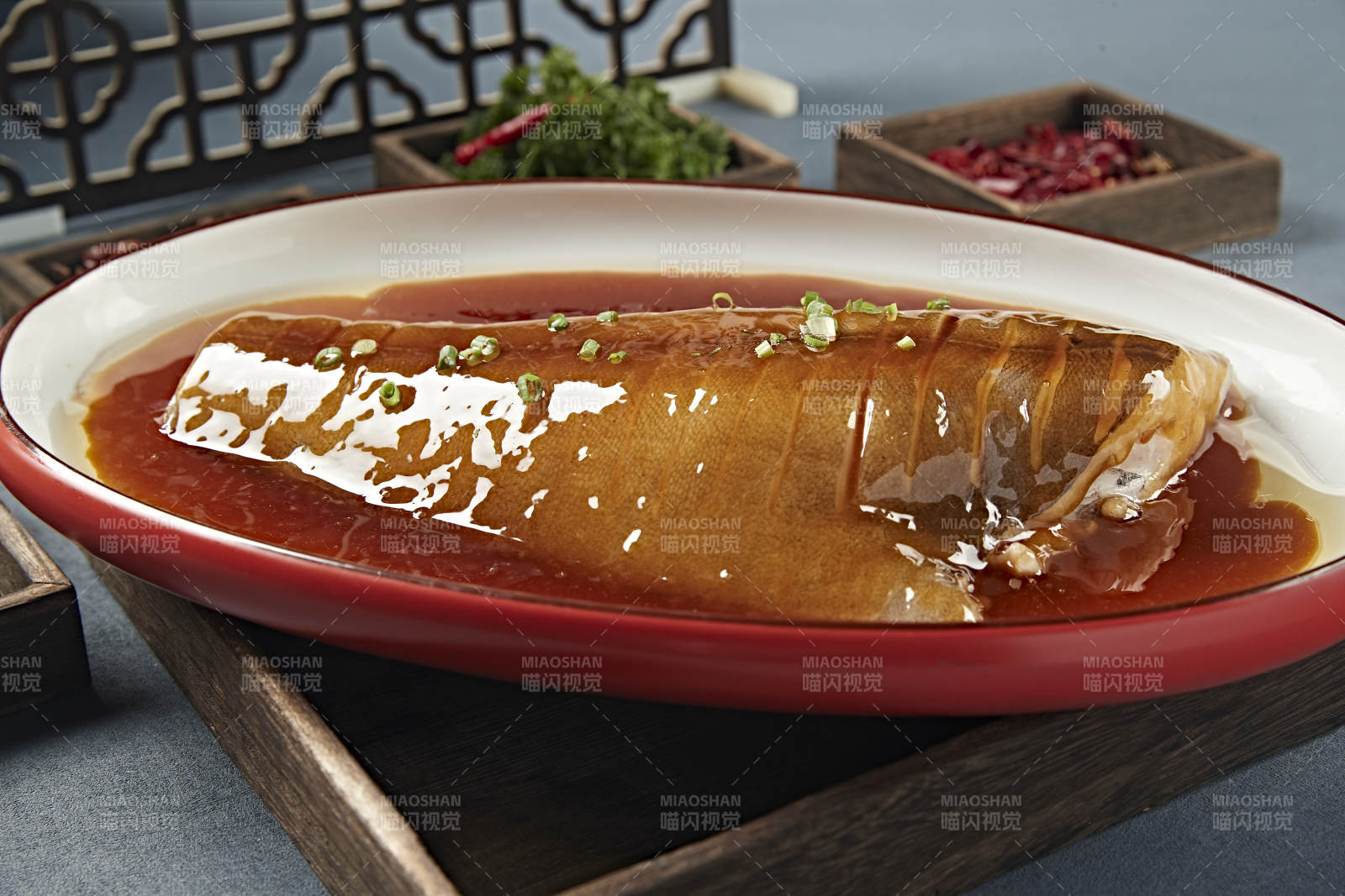 浇汁红烧鲽鱼身图片