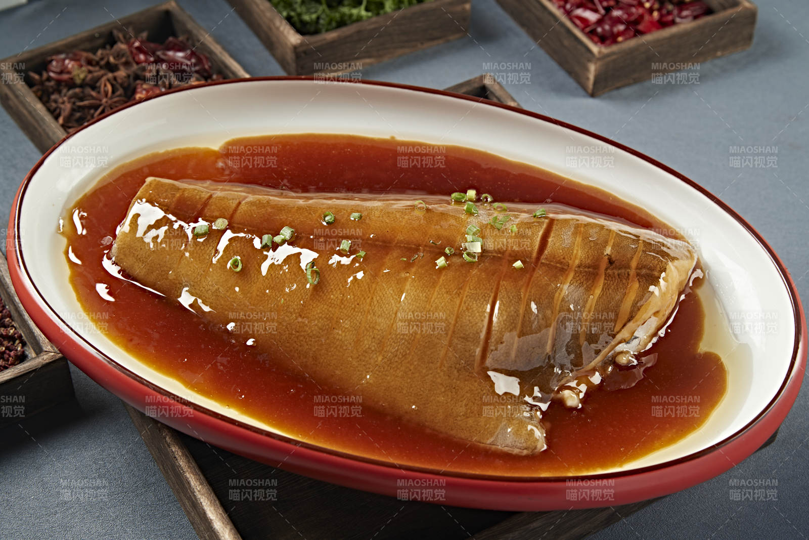 浇汁红烧鲽鱼身图片