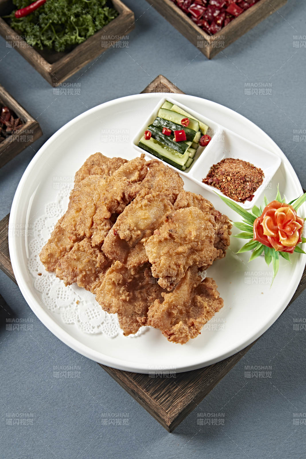 裹粉油炸猪五花肉酥肉图片