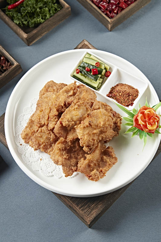 裹粉油炸猪五花肉酥肉图片