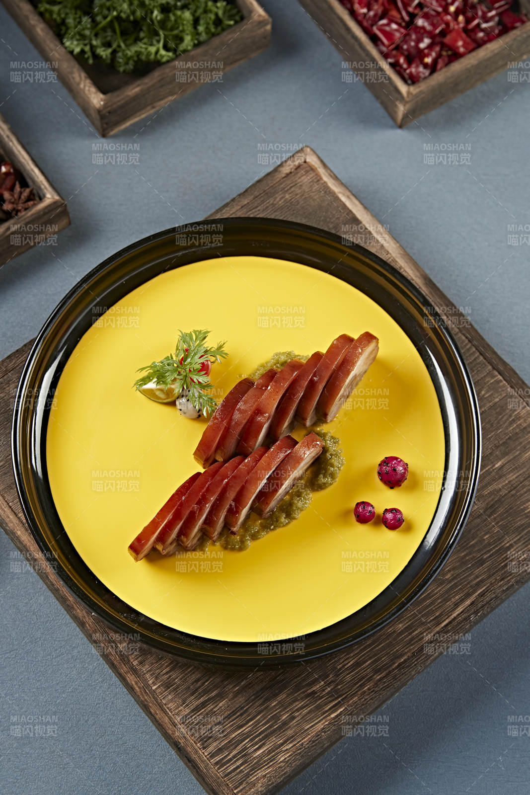 五香卤味压肘花切片佐烧椒酱图片