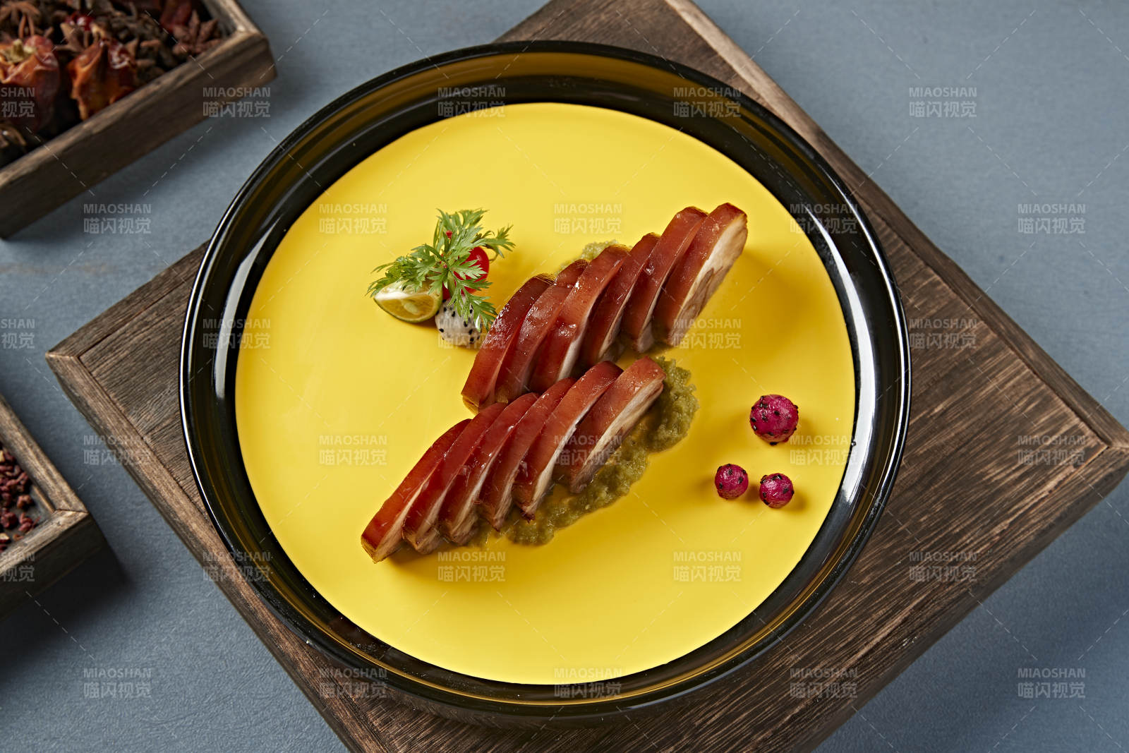 五香卤味压肘花切片佐烧椒酱图片