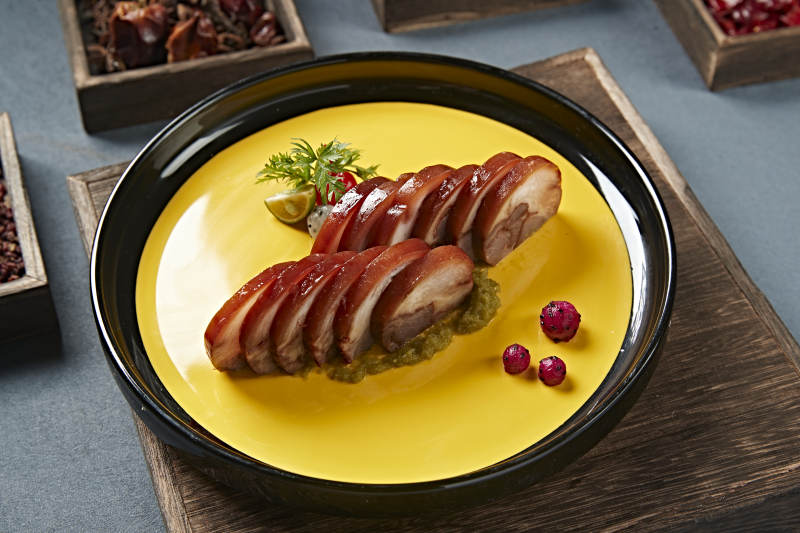 五香卤味压肘花切片佐烧椒酱图片