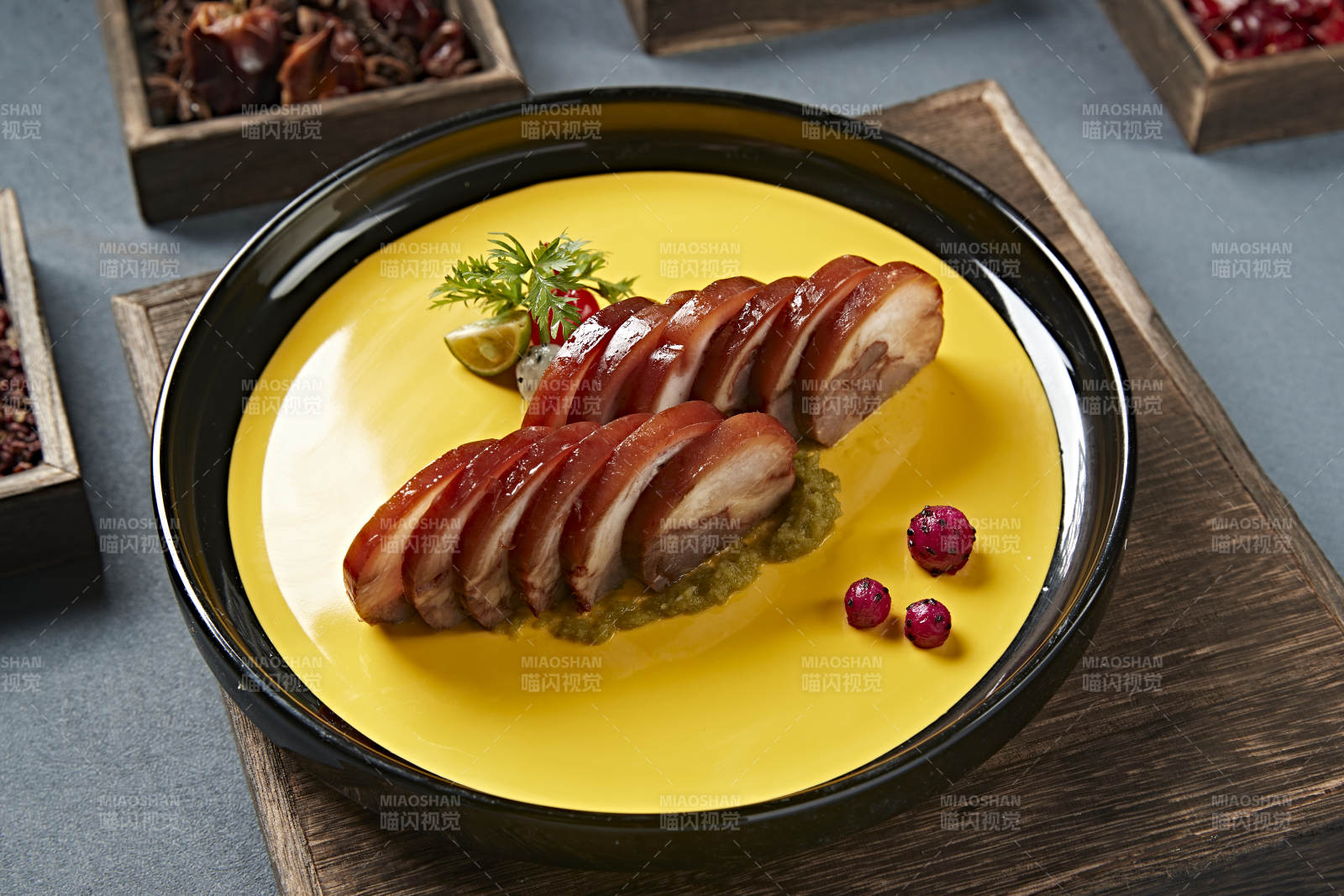 五香卤味压肘花切片佐烧椒酱图片