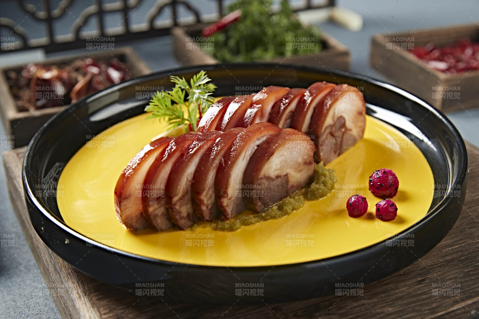 五香卤味压肘花切片佐烧椒酱图片