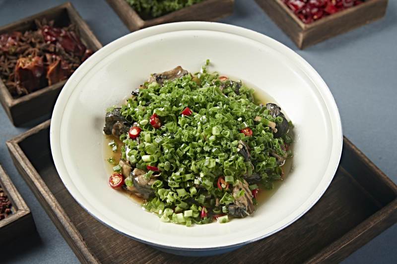 葱香米椒烧乌鸡块图片