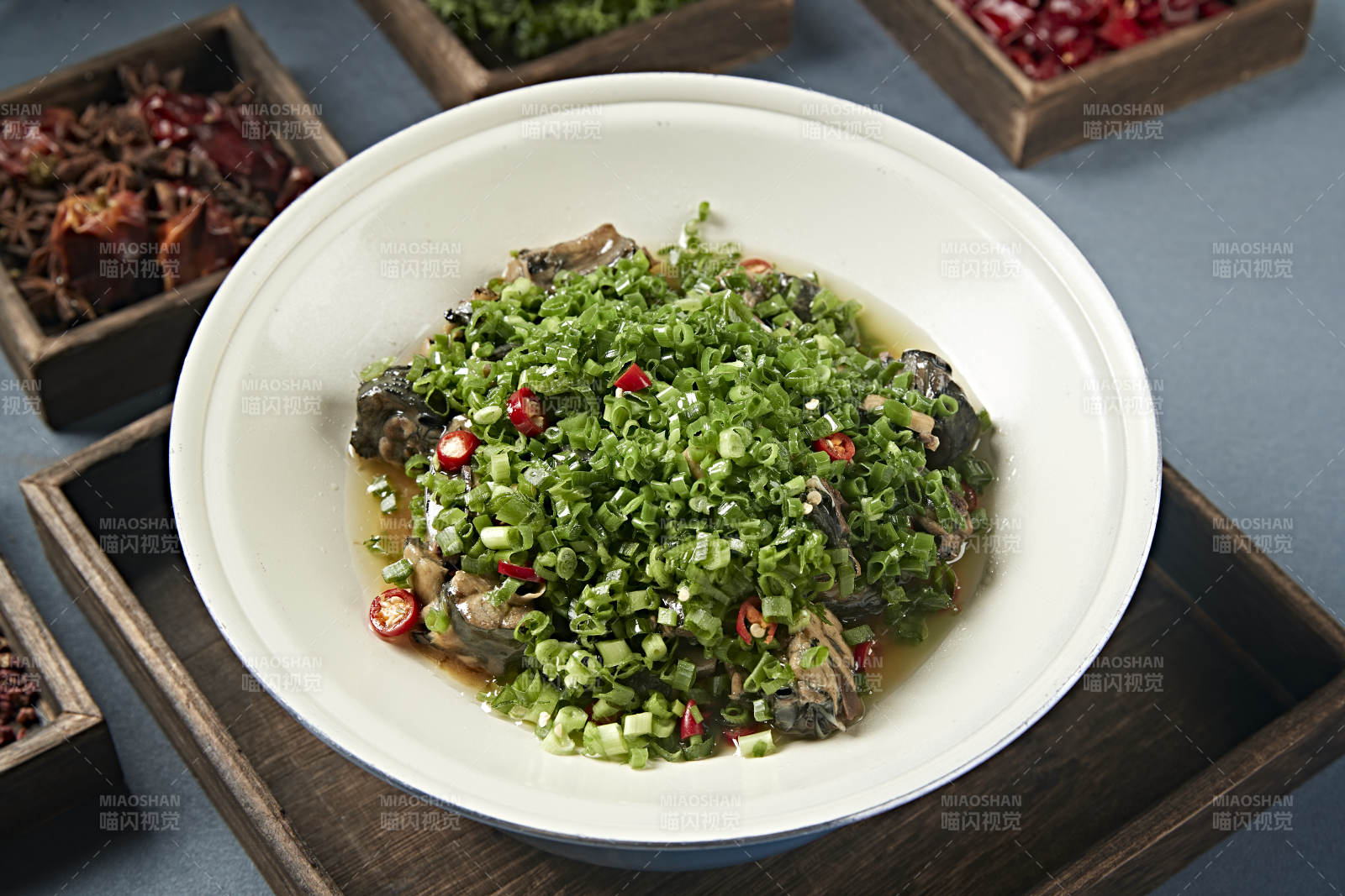 葱香米椒烧乌鸡块图片