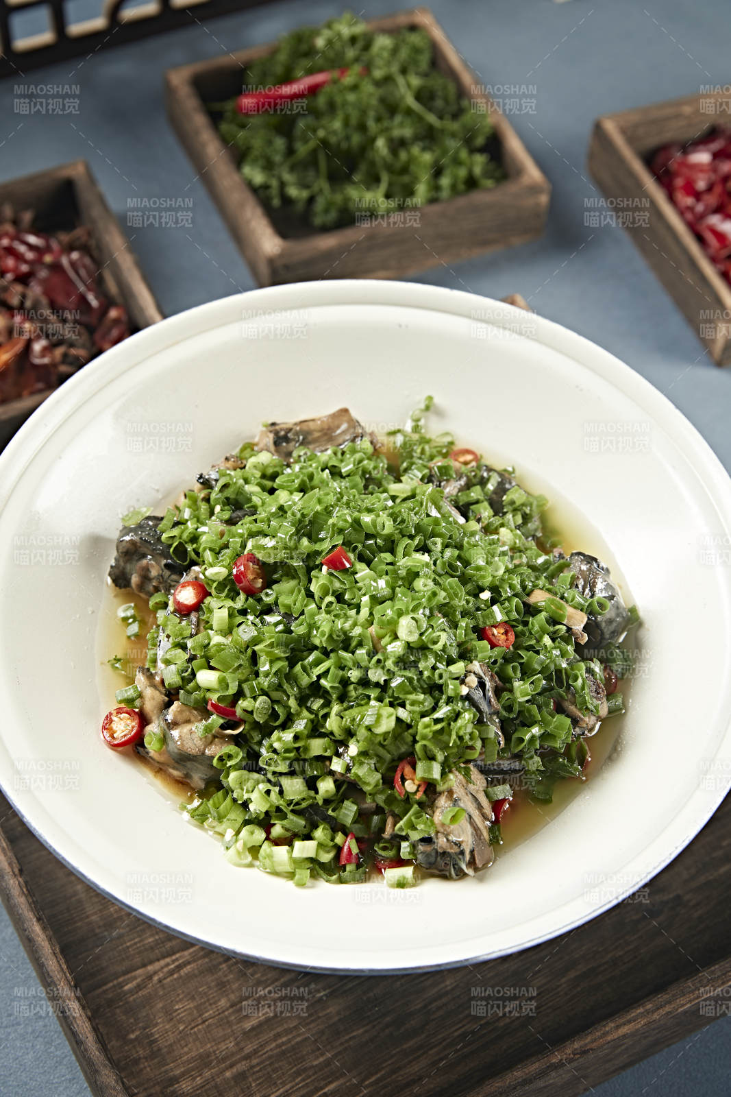 葱香米椒烧乌鸡块图片