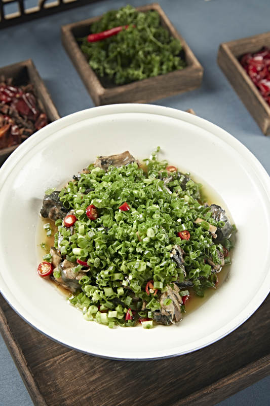 葱香米椒烧乌鸡块图片