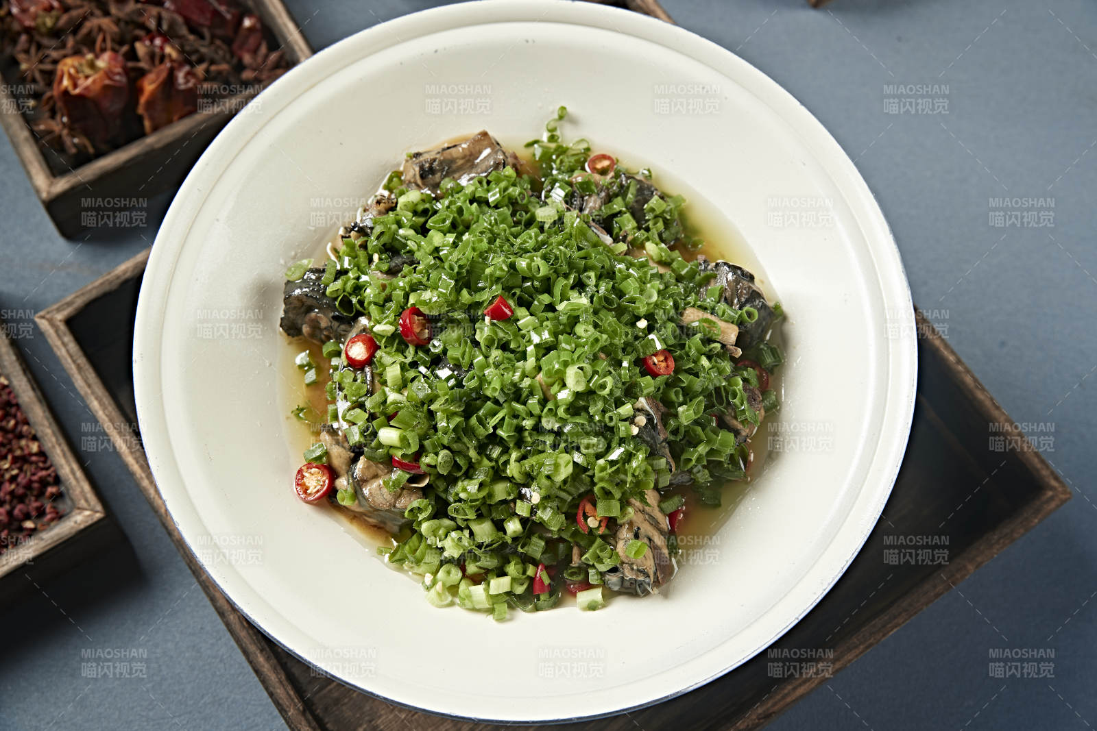 葱香米椒烧乌鸡块图片