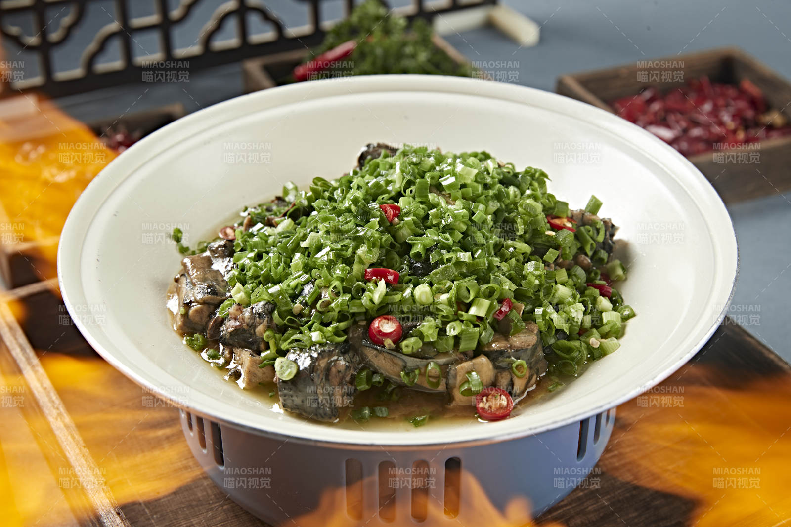 葱香米椒烧乌鸡块图片