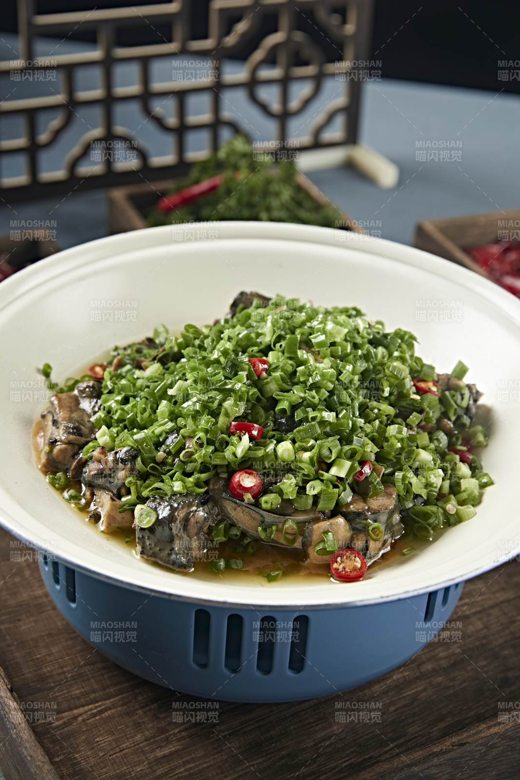 葱香米椒烧乌鸡块图片