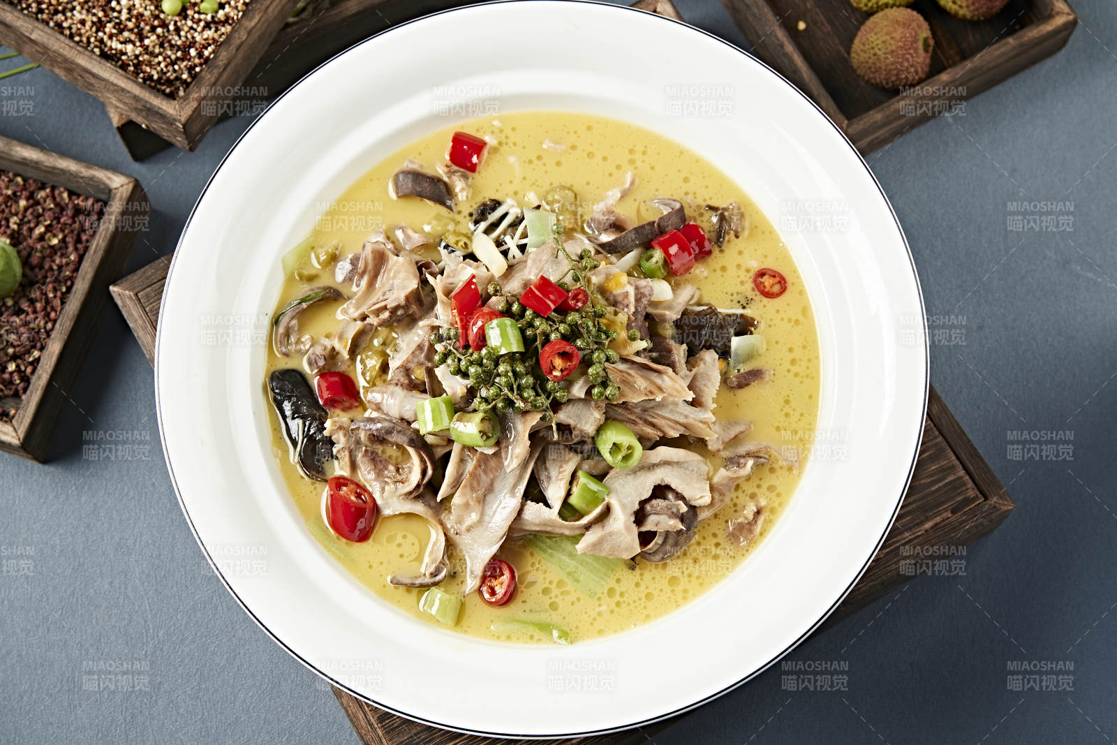 藤椒酸辣炖猪肚图片